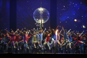 Los aspectos culturales e históricos de la ciudad se mezclaron con el deporte, el malabarismo y las acrobacias características del Circo del Sol ofreciendo una narrativa como metáfora sobre el deporte y la vida