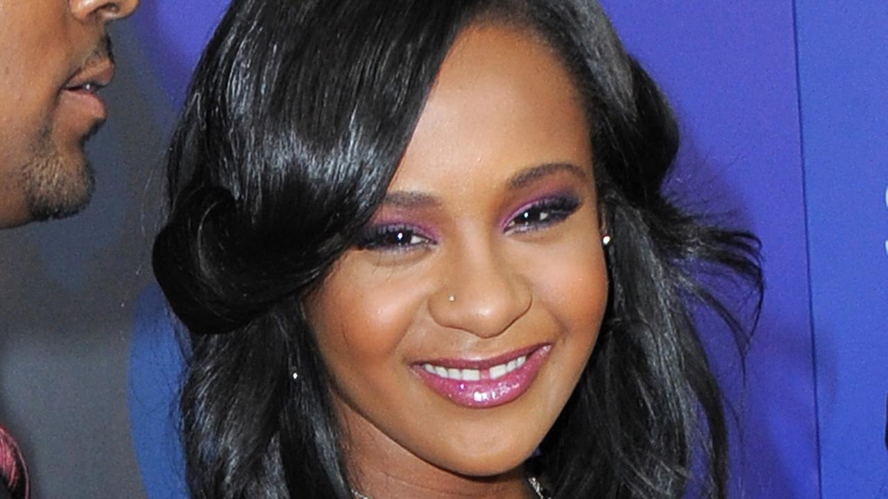 Funeral de Bobbi Kristina, hija de Whitney Houston fue seguido por decenas de admiradores de la cantante Funeral de Bobbi Kristina, hija de Whitney Houston fue seguido por decenas de admiradores de la cantante