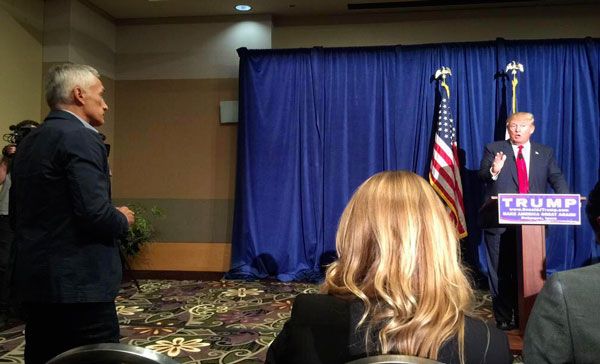El periodista Jorge Ramos es expulsado de conferencia de Trump El periodista Jorge Ramos es expulsado de conferencia de Trump