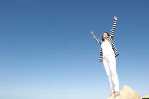 Usted puede hacer todo lo necesario para empezar a conocerse, a descubrir sus fuerzas generadoras de poder en el buen sentido de la palabra, a apreciar sus virtudes, a reconocer sus debilidades, a superar sus defectos, y a progresar en el desarrollo de sus potencialidades. Tal vez no necesite empezar, sino avanzar, fortalecer su autoestima. En cualquier caso, usted es la única persona que puede hacerlo y por supuesto siempre poniendo a Dios por delante en su camino, en sus decisiones, el siempre será su mejor guía