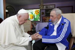 Aunque no formaba parte del programa oficial de la visita, el Santo Padre encontró también al ''Comandante'' Fidel. ''Era un encuentro previsible aunque no formase parte del programa- ha explicado el Padre Lombardi- Todos sabían que el Comandante Fidel deseaba ver al Papa, como también lo hizo con el Papa Benedicto XVI durante su visita anterior. (Reuters)
