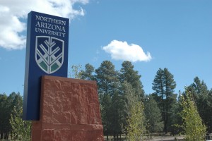 El tiroteo en Northern Arizona University, en Flagstaff, arizona, se suma a la triste lista de episodios trágicos ocurridos en instituciones educativas de Costa a Costa en Estados Unidos. Flagstaff es una ciudad apacible, caracterizada por tener una comunidad segura de estudiantes y visitada por miles de turistas de todas partes del mundo por su proximidad al Gran Cañon y sus hermosos paisajes en invierno y centros de ski alrededor de San Francisco Peak. 