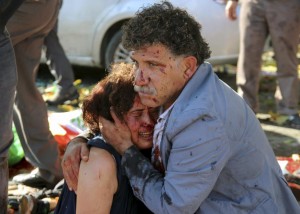 An injured man hugs an injured woman after an explosion during a peace march in Ankara, Turkey, October 10, 2015. At least 86 people were killed when two suspected suicide bombers hit a rally of pro-Kurdish and leftist activists outside Ankara's main train station, weeks ahead of an election, in the deadliest attack of its kind on Turkish soil. REUTERS/Tumay Berkin