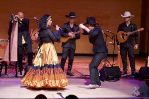 Interpretando éxitos originales y propios del folclor llanero, Cimarron conquistó con su manera de trasmitir una música que se inspira el trabajo diario, en los paisajes y las vivencias del habitante de los Llanos Orientales de Colombia y Venezuela. Foto: Maria T. Bonilla/ Panorama Online