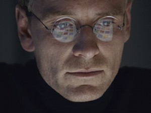 Michael Fassbender da vida al visionario y co-fundador de Apple Computer, Steve Jobs. (Foto: Universal)