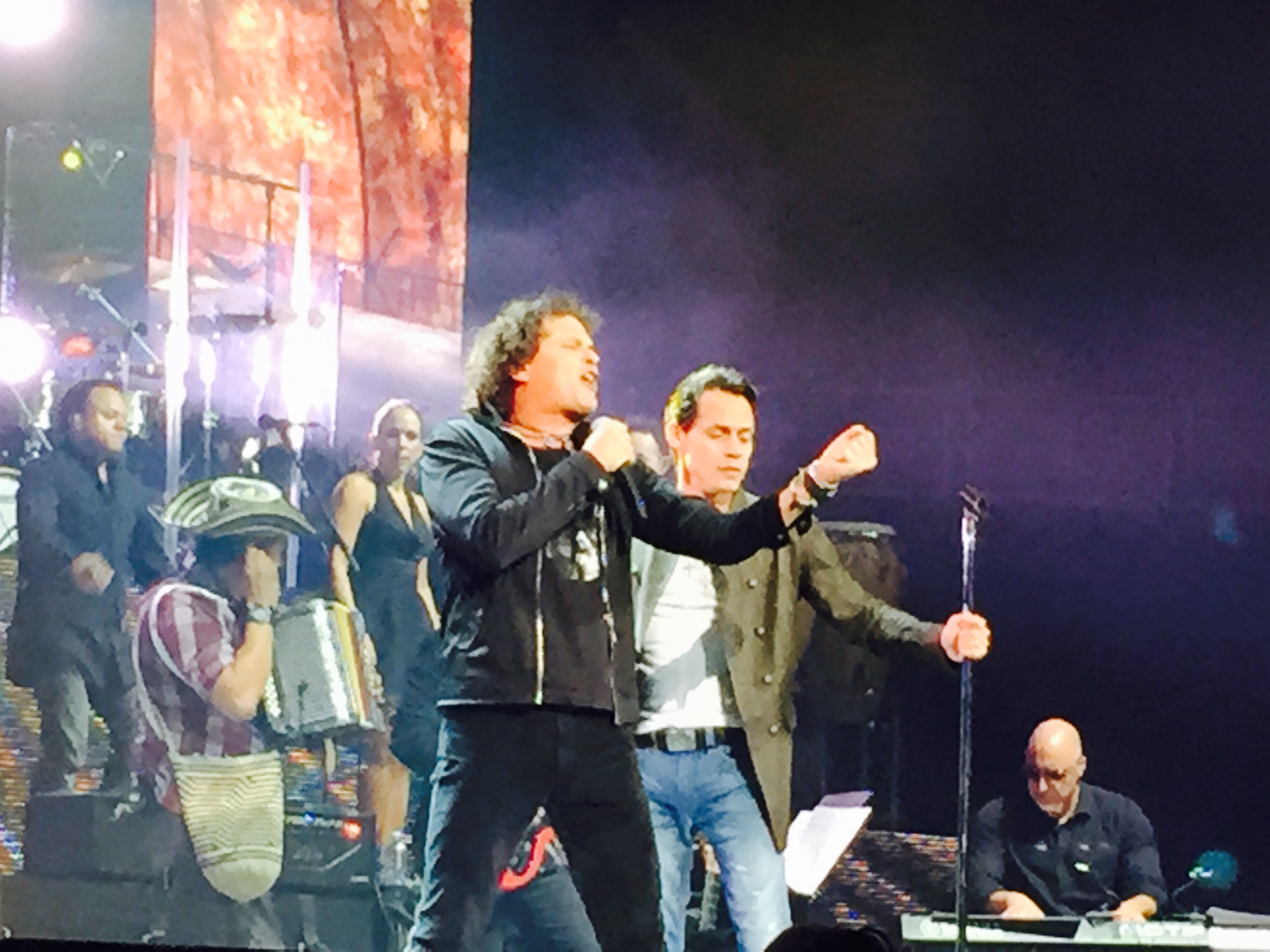 GALERIA DE FOTOS/ Carlos Vives y Marc Anthony ovacionados por el público de Phoenix en concierto inolvidable el pasado 29 de Octubre en el Talking Stick Resort Arena GALERIA DE FOTOS/ Carlos Vives y Marc Anthony ovacionados por el público de Phoenix en concierto inolvidable el pasado 29 de Octubre en el Talking Stick Resort Arena