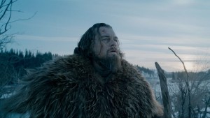 En "The Revenant", una cinta basada en una historia real que cuenta las vivencias de Hugh Glass, Leonardo DiCaprio da vida a este ser humano increíble que tiene que enfrentar retos inimaginables para poder sobrevivir. La cinta dirigida por el mexicano Alejandro G. Iñárritu, tiene todos los elementos para fascinar a la audiencia y arrasar con cuenta premio existe, incluido el de Oscar a Mejor Pelicula del Año