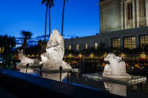 En “Temple Garden Christmas Lights” el visitante también podrá disfrutar una majestuosa muestra de luces al aire libre y conciertos gratuitos cada noche y por supuesto un hermoso nacimiento en tamaño real que es el centro de atención de los jardines iluminados