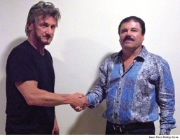 El actor Sean Penn junto al entonces fugitivo "El Chapo" durante una entrevista que el actor realizó para la revista Rolling Stone