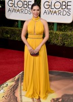 America Ferrera, fue otra que escogió el amarillo y acertó