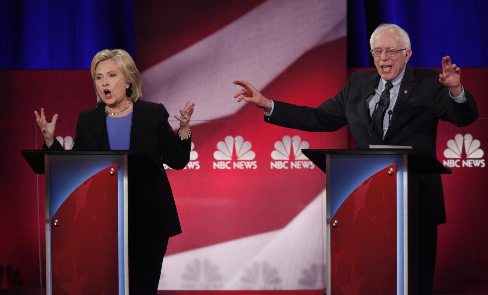 Sanders arremete contra Clinton durante agitado debate demócrata Sanders arremete contra Clinton durante agitado debate demócrata