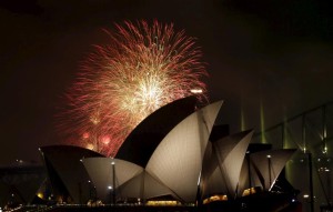 Fireworks explode over the Sydney Opera House and Harbour Bridge as Australia's largest city ushers in the New Year, January 1, 2016. REUTERS/Jason Reed