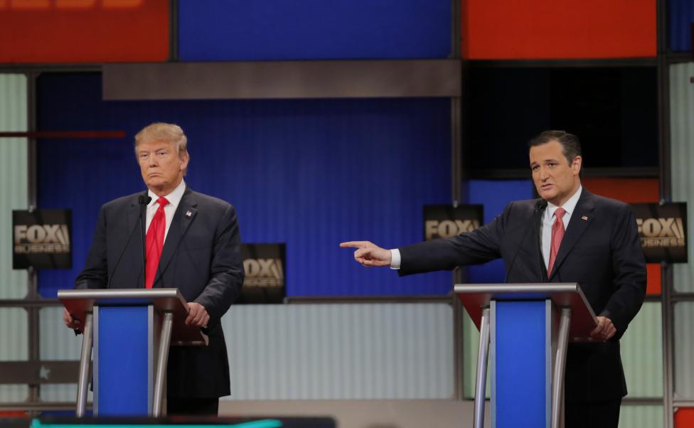 Trump se enfrenta a Cruz por su lugar de nacimiento en el debate republicano Trump se enfrenta a Cruz por su lugar de nacimiento en el debate republicano
