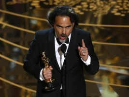 El cineasta mexicano Alejandro González Iñárritu ganó el domingo el Oscar al mejor director por el drama de supervivencia y venganza "The Revenant", su segundo premio consecutivo de la Academia. REUTERS/Mario Anzuoni