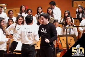 El popular espectáculo del medio tiempo del Super Bowl tendrá protagonistas latinos este domingo de la mano del director artístico de la Filarmónica de Los Ángeles, venezolano Gustavo Dudamel