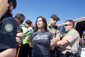 Durante las protestas del sábado en contra de Donald Trump resultaron arrestadas 3 personas entre ellas Jacinta Gonzalez, quien fue trasladada a un centro de detención de ICE, para ser investigada a pesar de quedes una ciudadana americana. Foto: Diana Ovalle