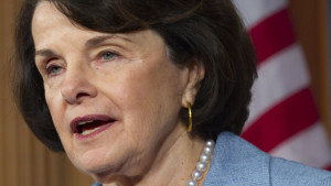 La Senadora Dianne Feinstein ha dedicado su vida profesional, desde 1969, a servir al pueblo de California. Fue la primera presidenta de la Junta de Supervisores de San Francisco, la primera alcalde de San Francisco y la primera mujer en ser elegida al Senado de los EE.UU. por el estado de California