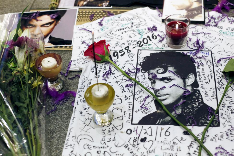 Admiradores rinden tributo a Prince con masiva fiesta en Minneapolis Admiradores rinden tributo a Prince con masiva fiesta en Minneapolis