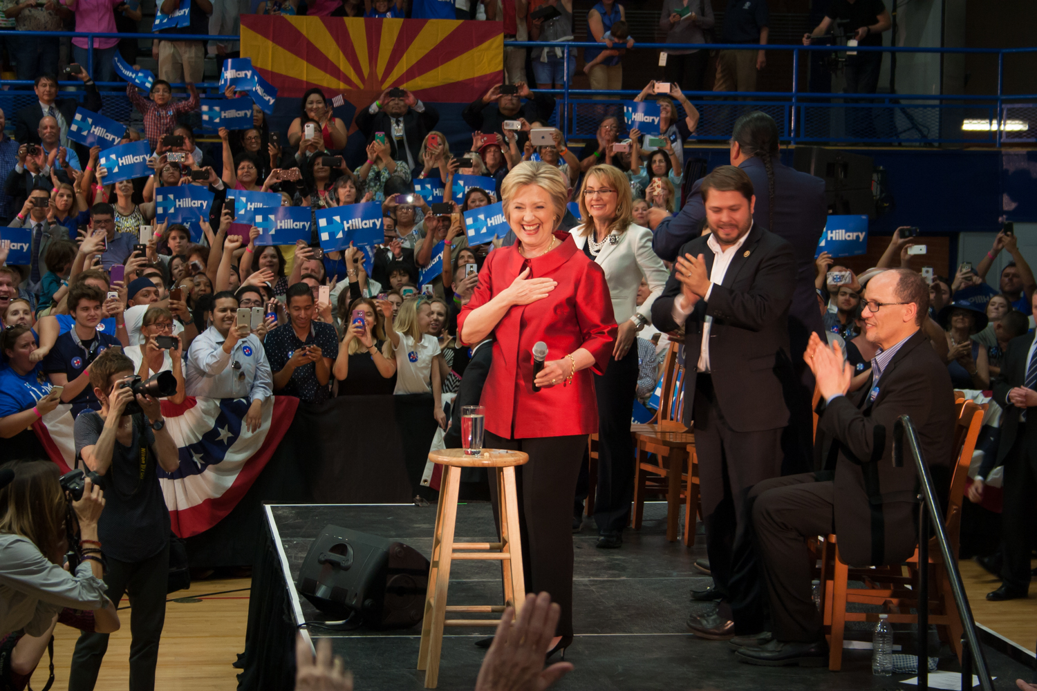Clinton dice que Trump es una opción arriesgada como presidente de EEUU Clinton dice que Trump es una opción arriesgada como presidente de EEUU