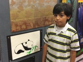 "Un Panda comiendo Bambú", fue la pintura que le valió la participación a Sebastian Quintero, estudiante de 5to Grado de WestPark Elementary. Foto: Maria Bonilla/ Panorama Online