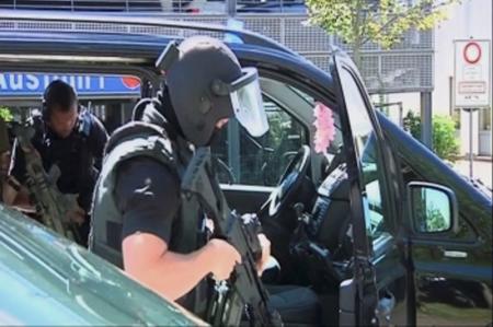 Policía da de baja a hombre armado en cine de Alemania, no hay heridos Policía da de baja a hombre armado en cine de Alemania, no hay heridos