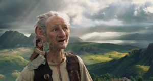 La esperada cinta de Disney, The BFG ("The Big Friendly Giant", por sus siglas en ingles), a estrenarse el próximo 1 de Julio, esta basada en el libro de Roald Dahl (1916-1990), quien es uno de los autores británicos más importantes de la literatura infantil. Algunas de sus obras más conocidas son: Charlie and the Chocolate Factory, James and the Giant Peach y The Witches, toda adaptadas al cine