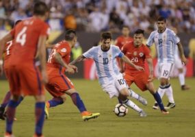 Jun 26, 2016; East Rutherford, NJ, USA; Argentina midfielder Lionel Messi (10) dribbles the ball during the second half in the championship match of the 2016 Copa America Centenario soccer tournament at MetLife Stadium. Mandatory Credit: Adam Hunger-USA TODAY Sports