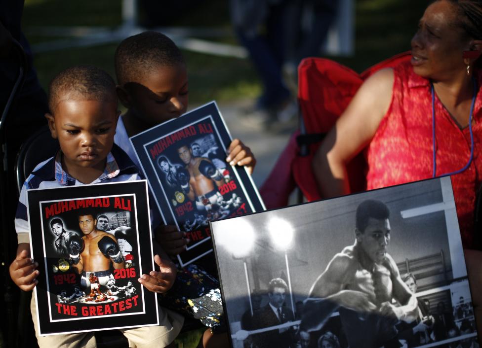 Líderes y celebridades rinden homenaje final a Muhammad Ali