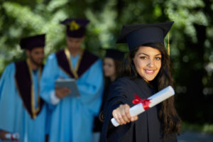 Estas herramientas en linea les permite a padres y estudiantes calcular y comparar sus estimaciones personalizadas de ayuda financiera dentro de un marco de 5600 universidades estadounidenses en un formato completamente traducido al español