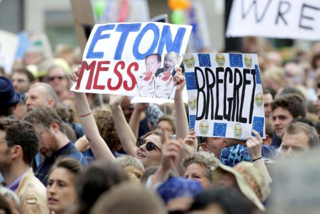 Miles de manifestantes marchan contra el Brexit por el centro de Londres Miles de manifestantes marchan contra el Brexit por el centro de Londres