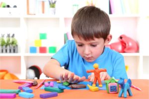El estudio ha comparado a niños y niñas expuestos de forma persistente al paracetamol con los no expuestos, y ha hallado un aumento del 30 % en el riesgo para algunas funciones de la atención, así como un aumento de los síntomas del espectro autista en los varones únicamente.