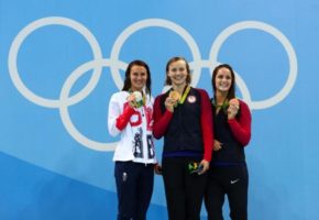 Katie Ledecky (USA), batió su propio récord para ganar la medalla de oro en los 400 metros estilo libre en 3 minutos y 56,46 segundos, superando la marca de 3:58.37 que impuso en Australia dos años atrás. Rob Schumacher-USA TODAY Sports