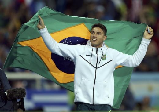 Brasileño Thiago da Silva gana medalla de oro en salto con garrocha con récord olímpico Brasileño Thiago da Silva gana medalla de oro en salto con garrocha con récord olímpico