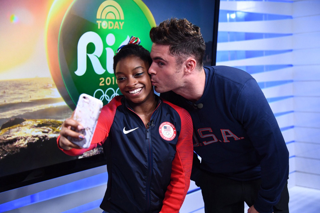 Zac Efron y la gimnasta Simone Biles, admiración mutua entre dos estrellas de diferentes ámbitos Zac Efron y la gimnasta Simone Biles, admiración mutua entre dos estrellas de diferentes ámbitos