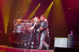 En su calidad de banda en vivo más representativa del rock latino, de embajadores culturales y de poderosos activistas sociales, Maná llevará en su gira 80 toneladas del más avanzado equipo de producción de conciertos por todo Estados Unidos, con el objetivo de unir e inspirar a las comunidades latinas para que hagan escuchar sus voces este otoño. Foto;Jorge Quintero/Panorama Online