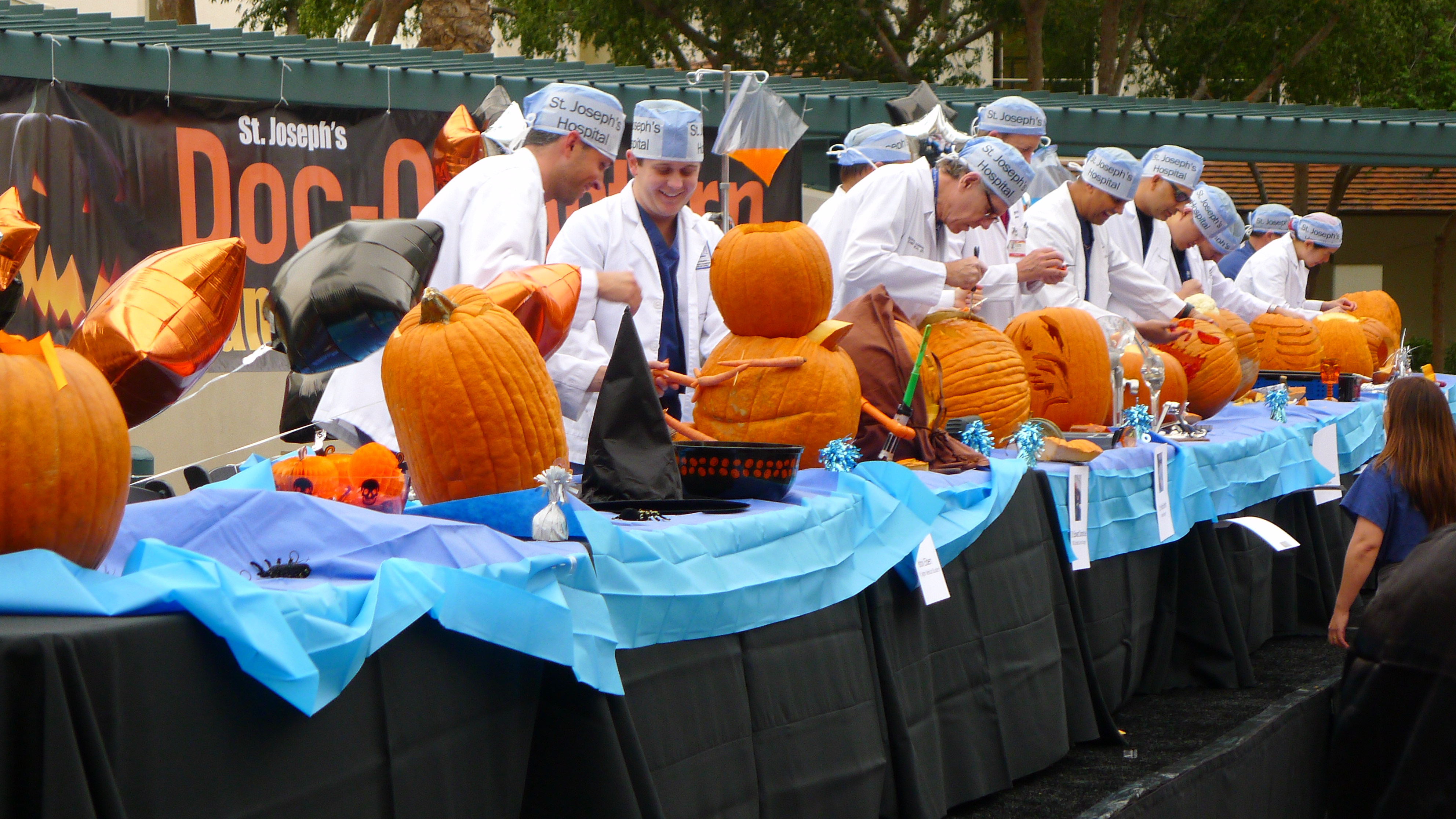 St. Joseph’s Celebra Halloween con su Tradicional concurso de tallado de calabazas “Doc-O-Lantern Pumpkin Carving” St. Joseph’s Celebra Halloween con su Tradicional concurso de tallado de calabazas “Doc-O-Lantern Pumpkin Carving”