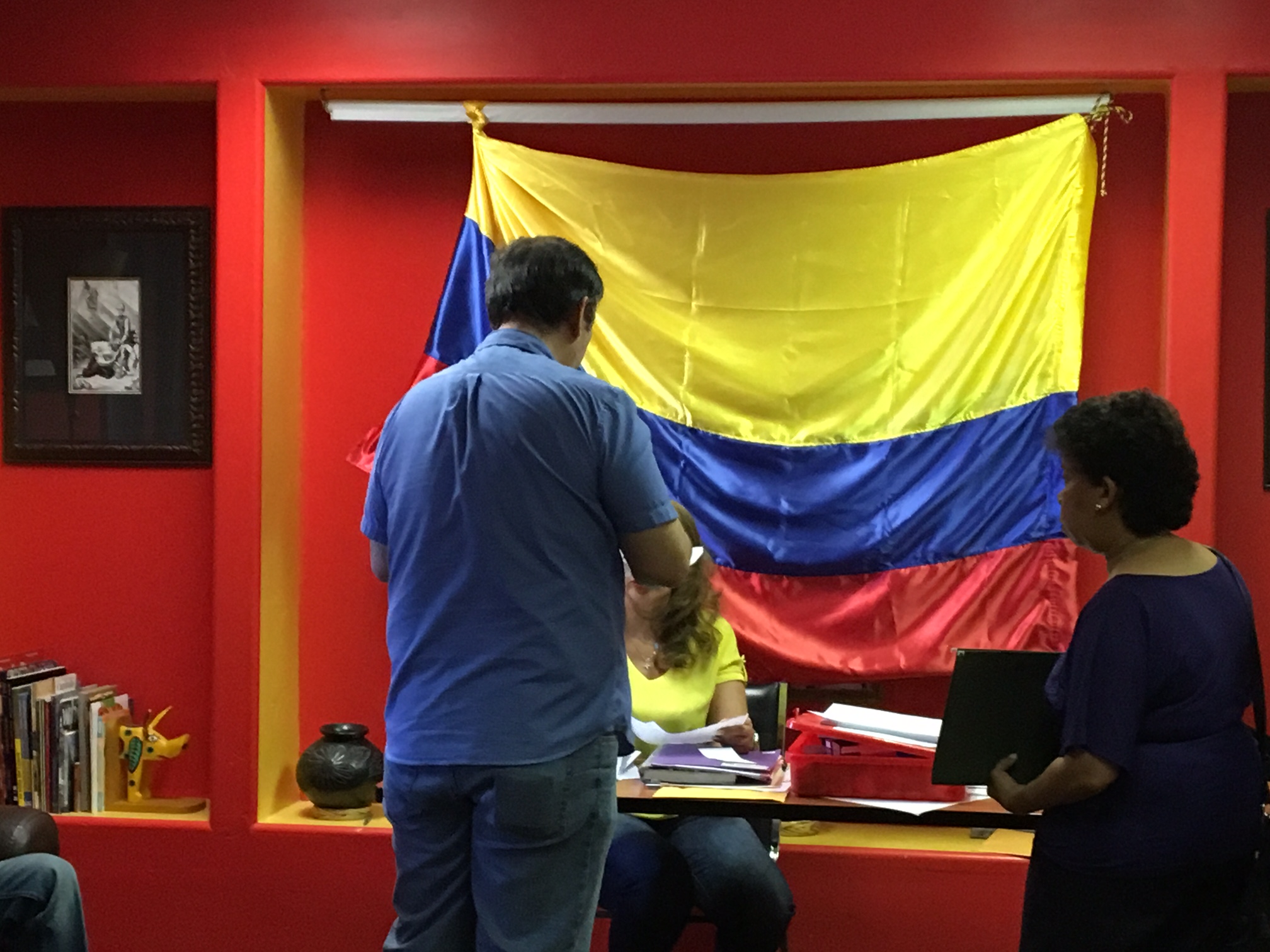 Colombianos en Arizona votan por la paz Colombianos en Arizona votan por la paz