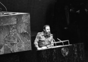 Fidel Castro se dirige a la audiencia como Presidente del Movimiento de los No-Alineados, durante una asamblea de las las Naciones Unidas en Nueva York, en Oct 12 de 1979. Fidel Castro addresses the audience as president of the Non-Aligned Movement at the United Nations in New York, October 12, 1979. REUTERS/Prensa Latina