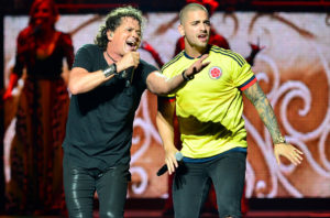 Carlos Vives y Maluma durante una presentación en la Arena de American Airlines Arena, enn May 6, 2016 en Miami, Florida. (Photo by Johnny Louis/WireImage)