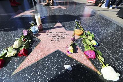 Admiradores crean estrella para Carrie Fisher en Hollywood Admiradores crean estrella para Carrie Fisher en Hollywood