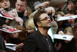 Michael era muy respetado en el mundo de la música por su trabajo como cantante y compositor. Estaba nominado para la versión 2017 del Salón de la Fama de los Compositores, pero se vio afectado por el abuso de sustancias y por escándalos ligados a su vida privada. REUTERS/Tobias Schwarz/File Photo