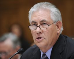 Trump escogió a Tillerson, de 64 años, luego de que el tejano fue respaldado por varias importantes figuras del Partido Republicano, incluyendo a los ex secretarios de Estado James Baker y Condoleeza Rice, además del ex secretario de Defensa Robert Gates.