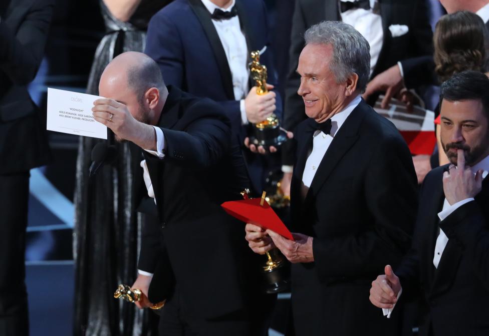 “Moonlight” se queda con el Oscar a mejor película tras error en anuncio de ganador “Moonlight” se queda con el Oscar a mejor película tras error en anuncio de ganador