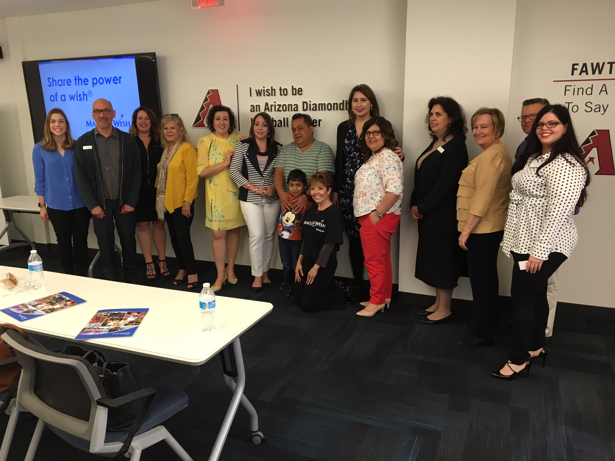 Directivas de la fundación Make-A-Wish se reúnen con medios hispanos para promover su labor de amor y esperanza Directivas de la fundación Make-A-Wish se reúnen con medios hispanos para promover su labor de amor y esperanza