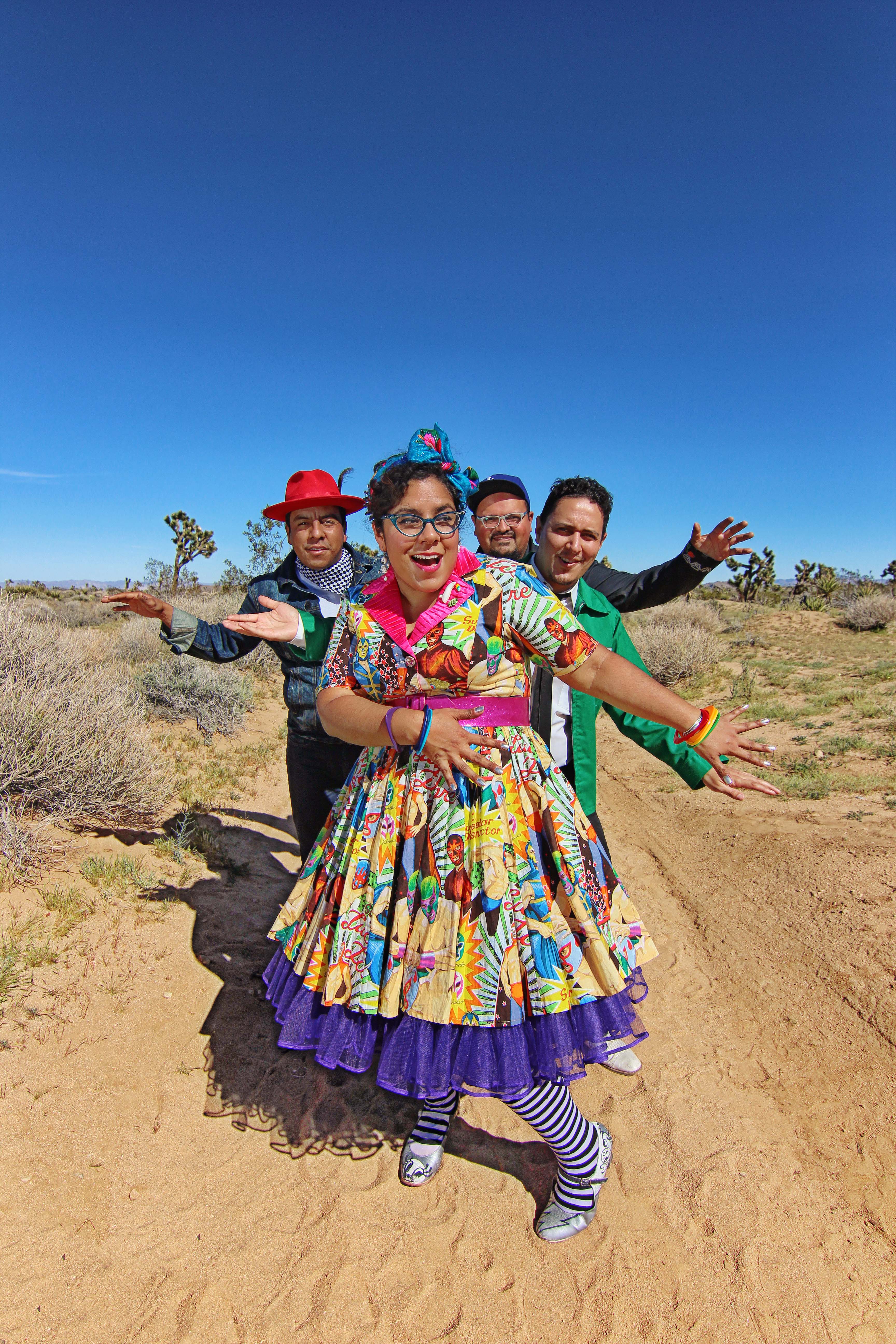 La Santa Cecilia debuta en el Valle del Sol con su energética fusión musical La Santa Cecilia debuta en el Valle del Sol con su energética fusión musical