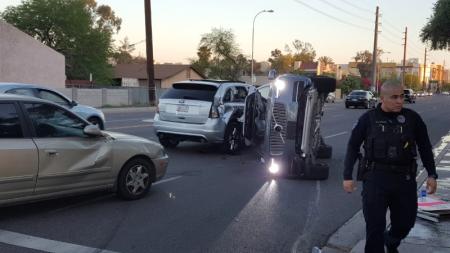 Uber suspende programa de vehículos autónomos después de choque en Arizona Uber suspende programa de vehículos autónomos después de choque en Arizona