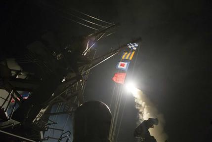 EEUU lanza ataques con misiles crucero contra base aérea en Siria EEUU lanza ataques con misiles crucero contra base aérea en Siria