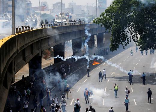 Tres personas mueren baleadas en masiva jornada de protestas en Venezuela Tres personas mueren baleadas en masiva jornada de protestas en Venezuela