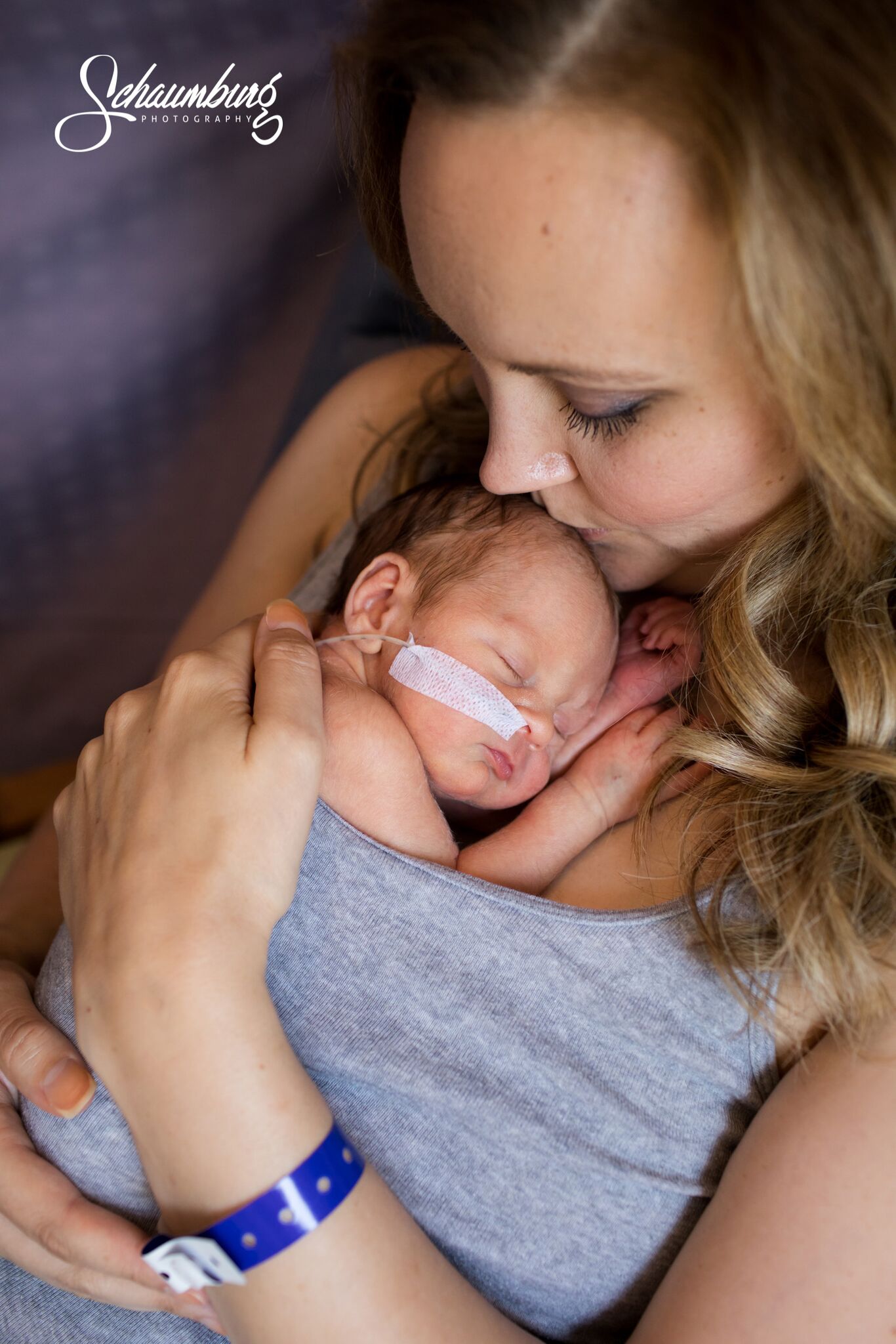 Mamás y bebés demuestran el beneficio del contacto piel con piel o método “madre canguro” Mamás y bebés demuestran el beneficio del contacto piel con piel o método “madre canguro”