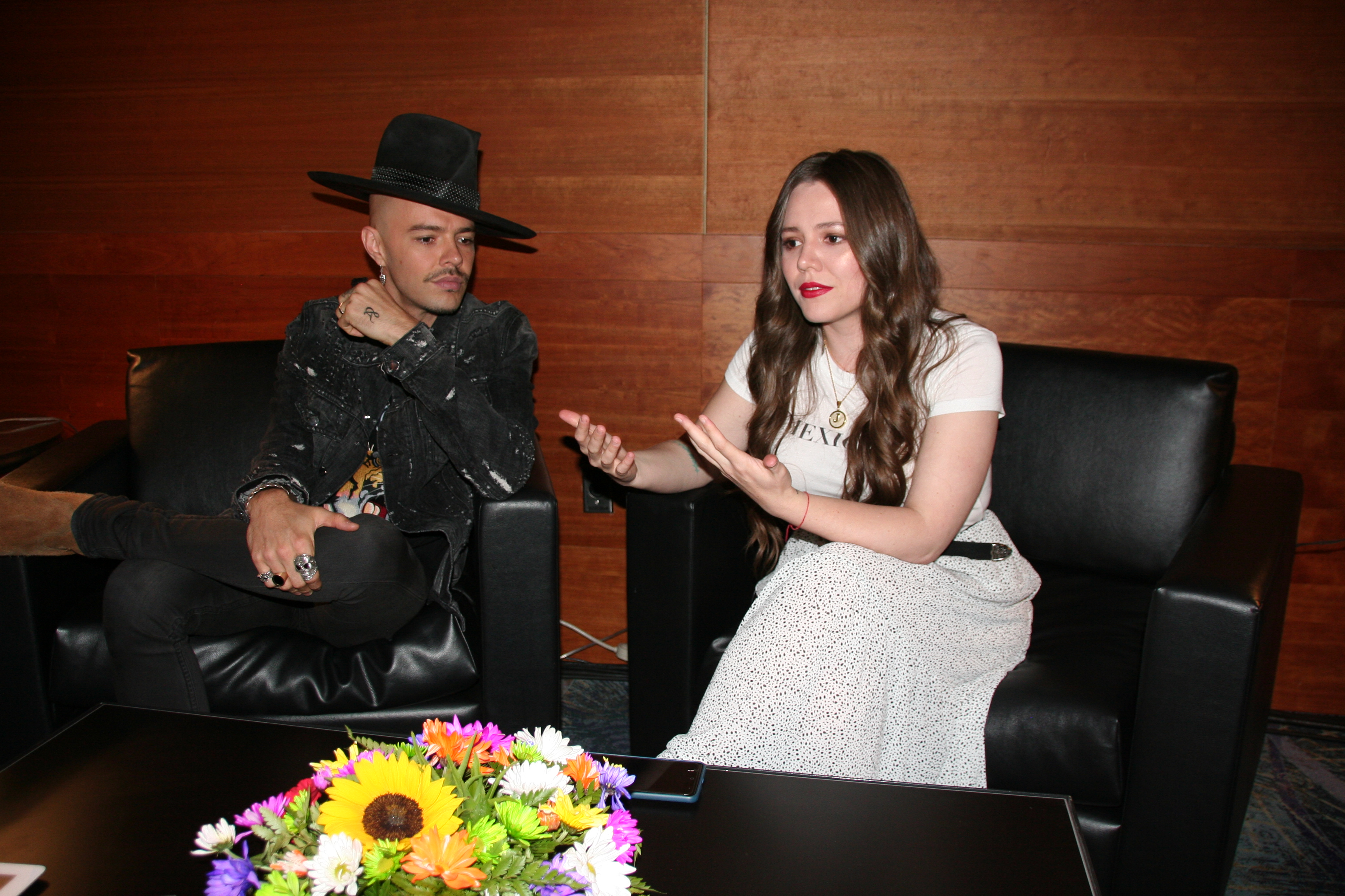 Jesse & Joy conmueven al público de Phoenix durante el lanzamiento exclusivo del video de la canción “Un besito más” Jesse & Joy conmueven al público de Phoenix durante el lanzamiento exclusivo del video de la canción “Un besito más”